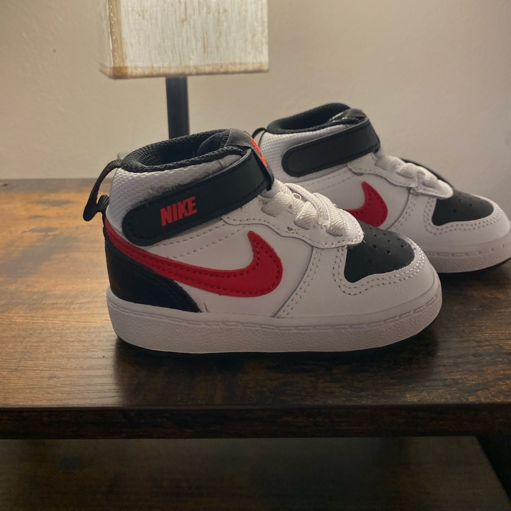 Nike high tops in great condition.